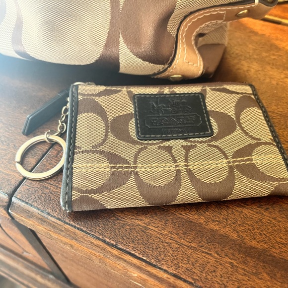 Vintage Coach bag with matching coin purse - Picture 5 of 16